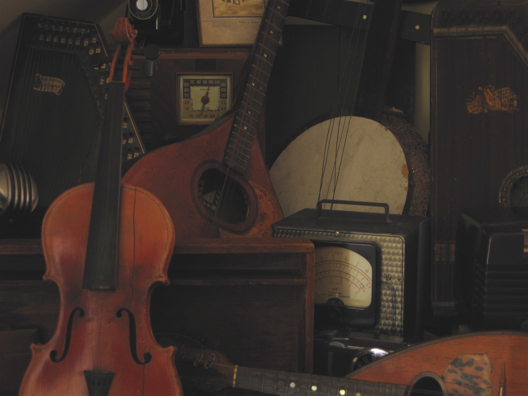 Musical instruments with old radios in low light